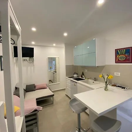 アパート Lovely シベニク